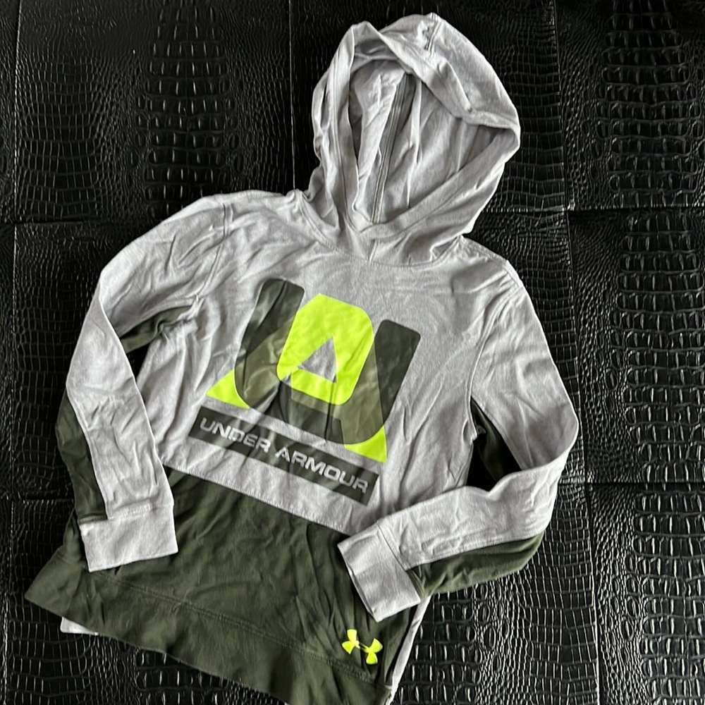 Under Armour boys’ long sleeve shirt